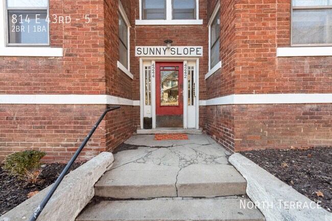 Building Photo - 814 E 43rd-5