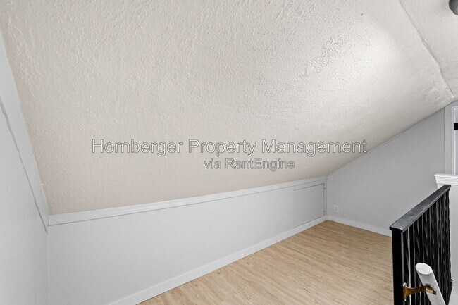 Building Photo - 1327 E Walton Ave