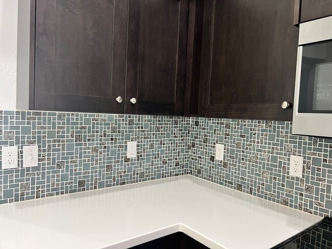 Building Photo - Great Updated Home