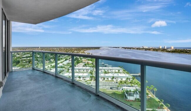 Building Photo - 241 Riverside Dr