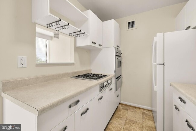 Building Photo - 4390 Lorcom Ln