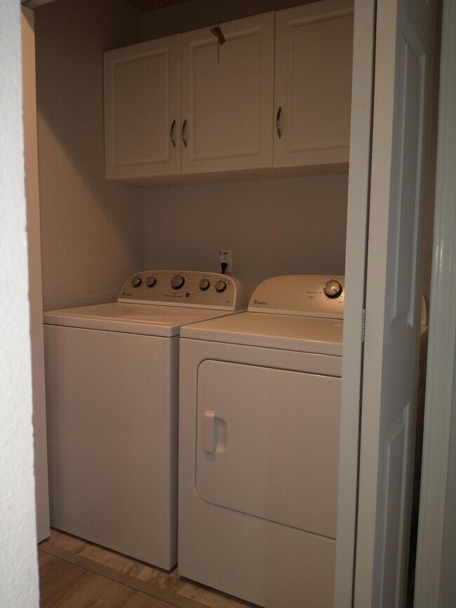 Building Photo - 477 Avondale Dr