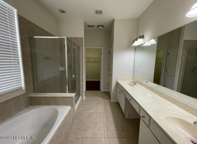 Building Photo - 3824 Silverpoint Ln