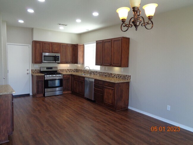 Building Photo - 2739 Garnet Ln