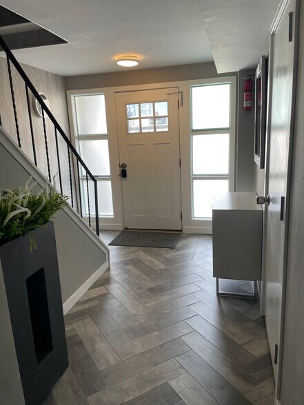 Building Photo - 29 Skyline Dr