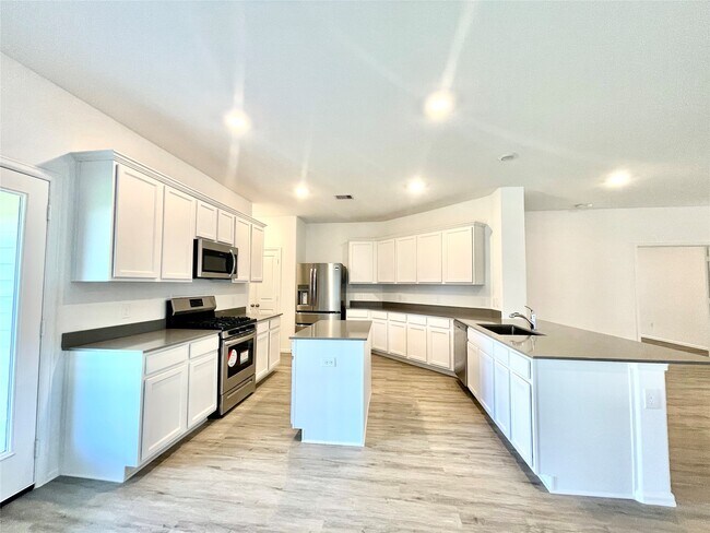 Building Photo - 5011 Viridian Forrest Dr