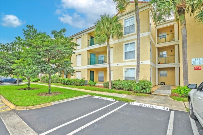 Building Photo - 833 Riverside Dr