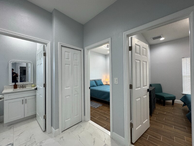 Building Photo - 302 Archimedes St