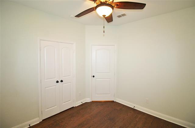 Building Photo - 1713 Fair Oaks Ln