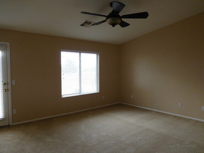 Building Photo - Huge 2700 SFT, Golf-view Community in Villages at Queen Creek!