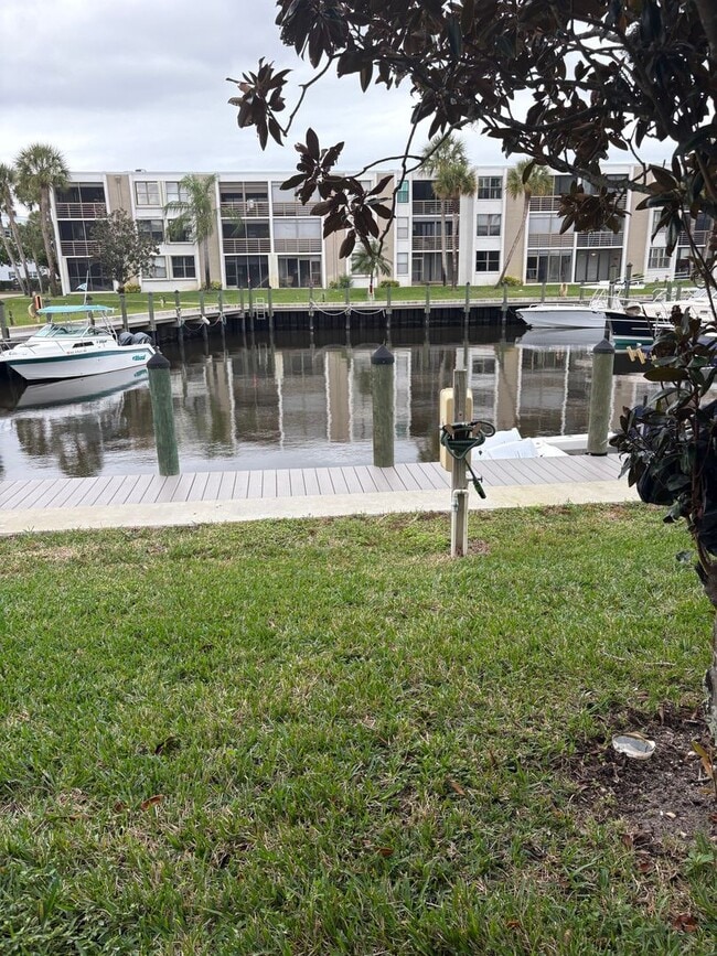 Building Photo - (55+) 1/1.5 WATERFRONT in Circle Bay Yacht Club