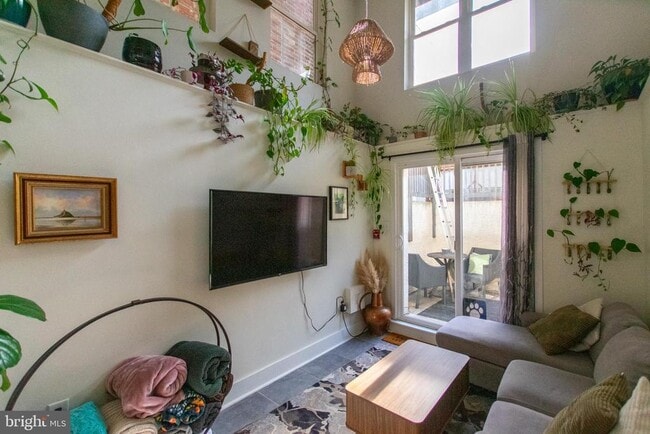 Building Photo - 1814 Christian St