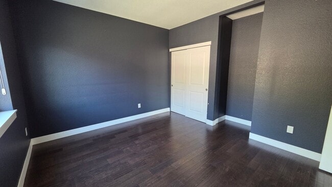 Building Photo - Modern 4 Bedroom 5 Bath Townhome - With Lots of Natural Light and Great Views!