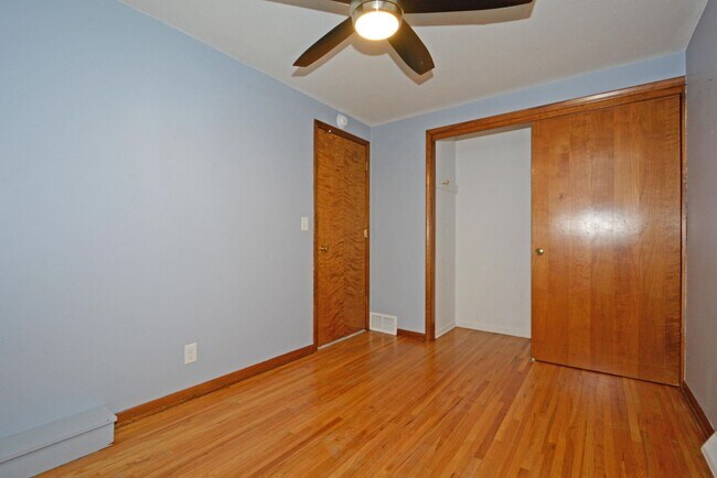 Building Photo - Beautiful 3-Bed 3-Bath Home in Golden Valley - Available 6/1!