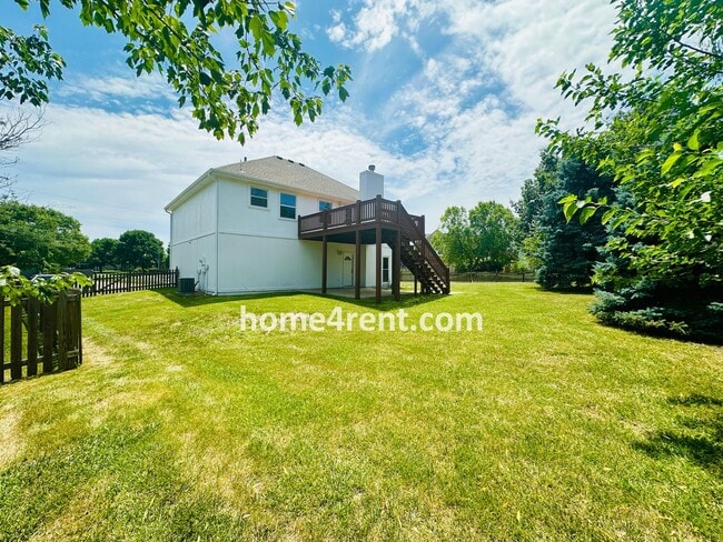 Building Photo - Brand New Paint, Wood Floors, Walkout Fini...