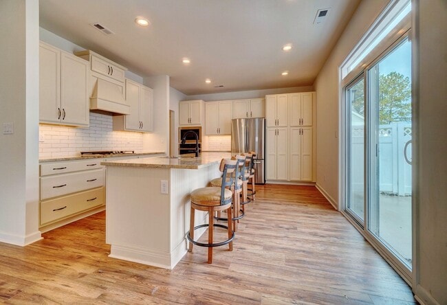 Building Photo - 4 bedroom condo in Suffolk