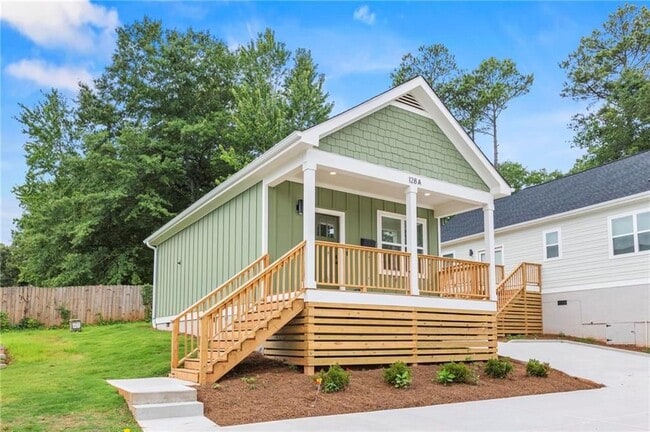 Building Photo - 128 Hilltop Dr SW