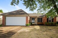 Building Photo - 6883 Lagrange Cir N