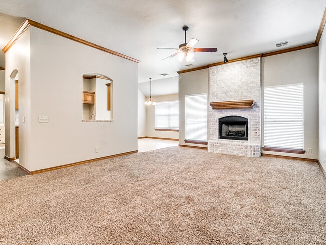 Building Photo - 15609 Traditions Dr