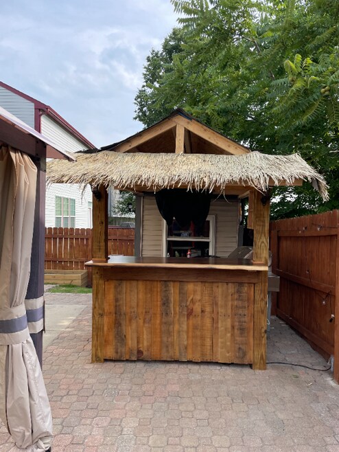 Building Photo - 264 Lyn Gardens Way