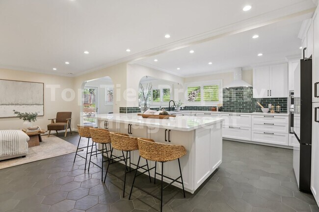 Building Photo - 44 Lariat Ct