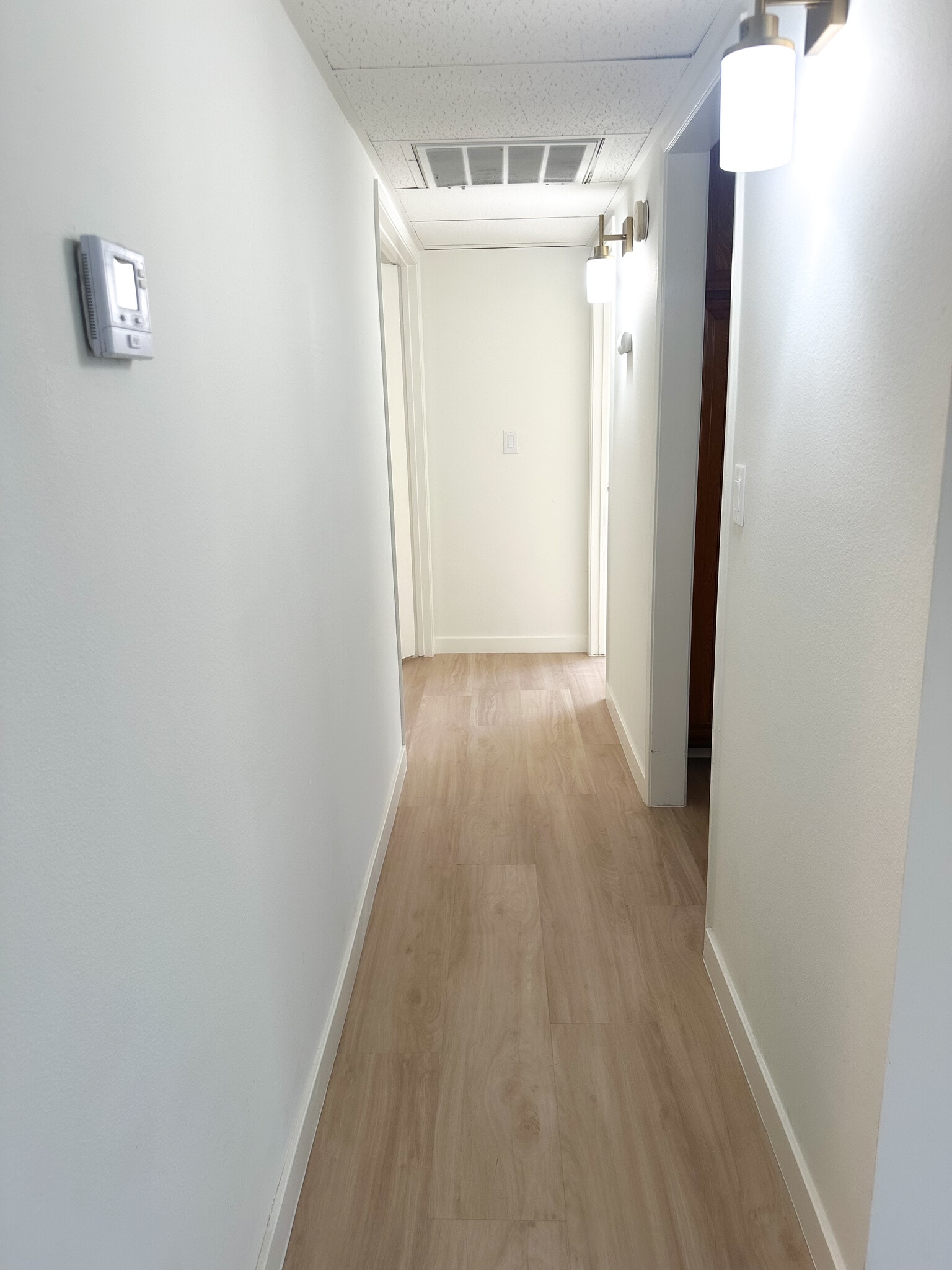 hallway - 20342 Rue Crevier