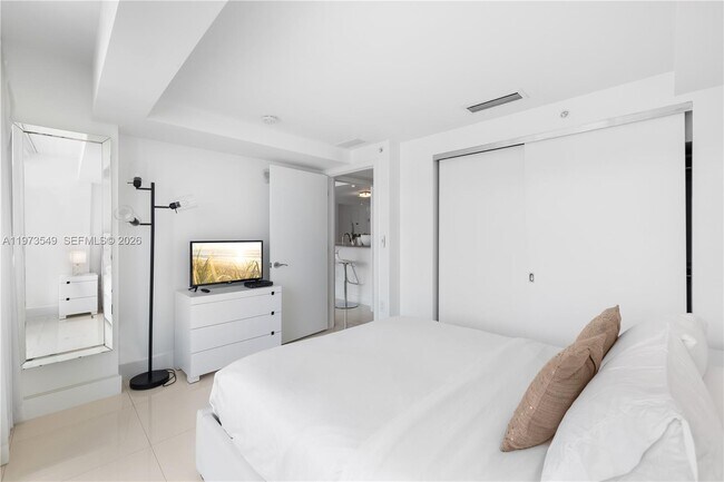 Building Photo - 6801 Collins Ave