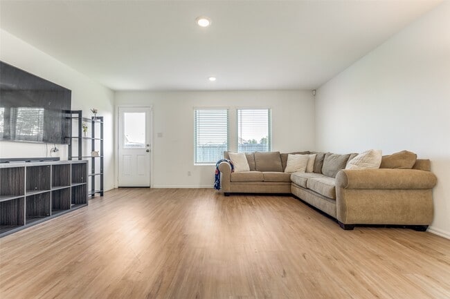 Building Photo - 22835 Prairie Dog Rd