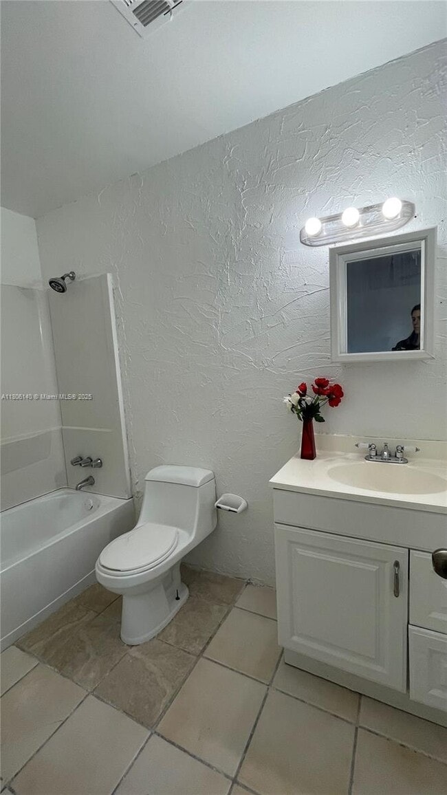 Building Photo - 918 SW 74th Ave