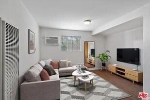Building Photo - 817 N Hobart Blvd