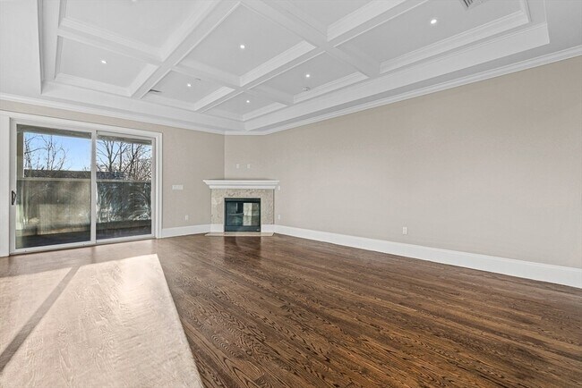 Building Photo - 846 Main St