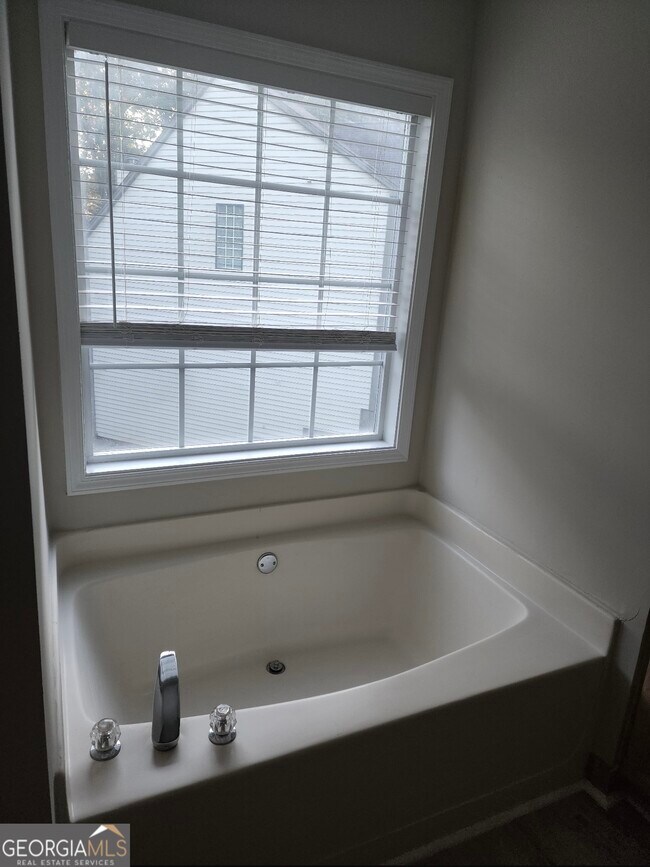 Building Photo - 138 Shady View Pl