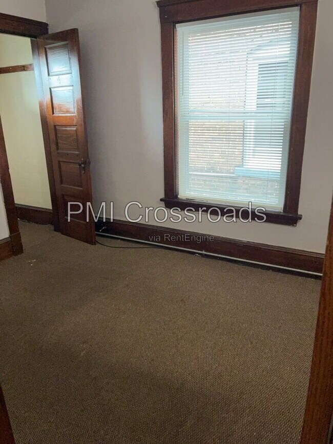 Building Photo - 1388 W 91st St