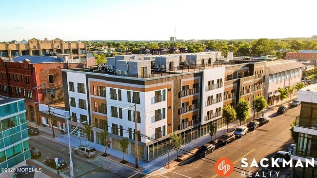 Building Photo - 700 Bangs Ave