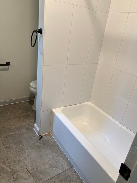 Building Photo - 15 William St