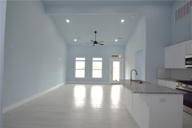 Building Photo - 550 Amethyst Rd