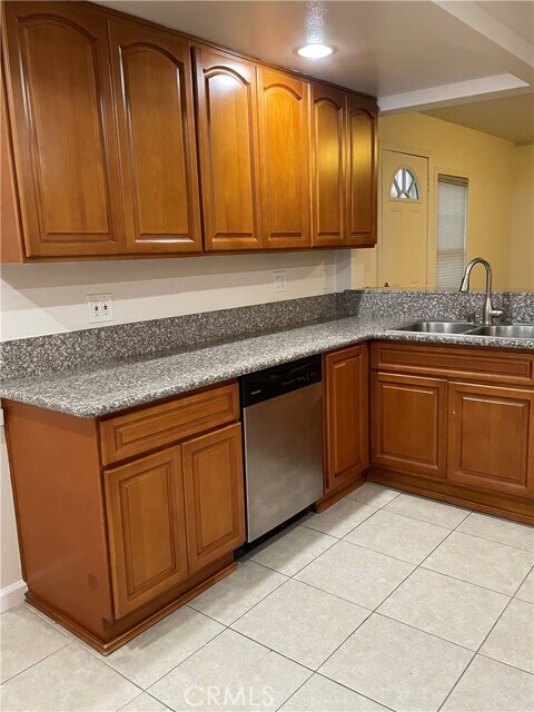 Building Photo - 6141 Marbrisa Ave