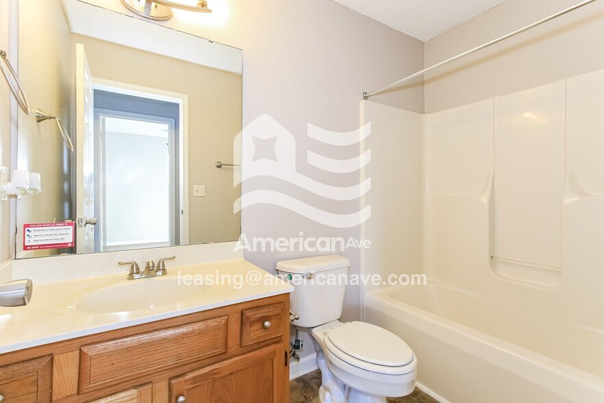 Building Photo - 423 Bradford Ln