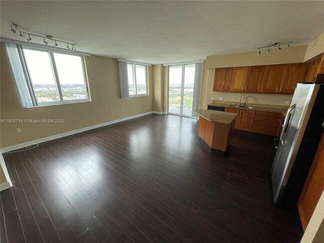 Building Photo - 1755 E Hallandale Beach Blvd