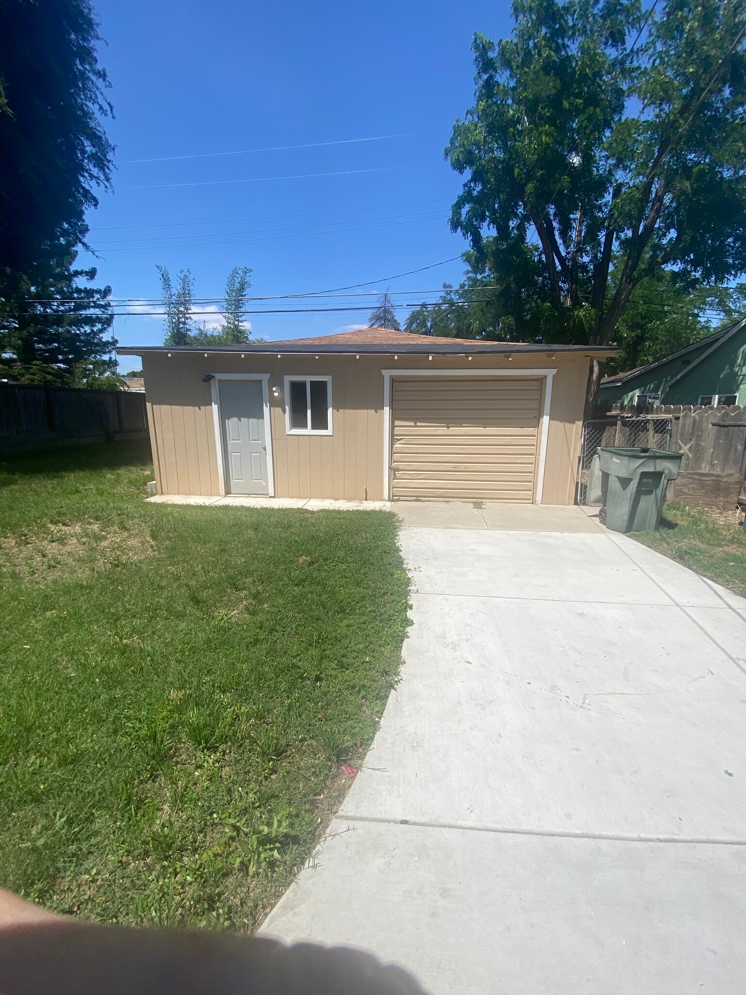 Building Photo - 272 W Beechwood Ave