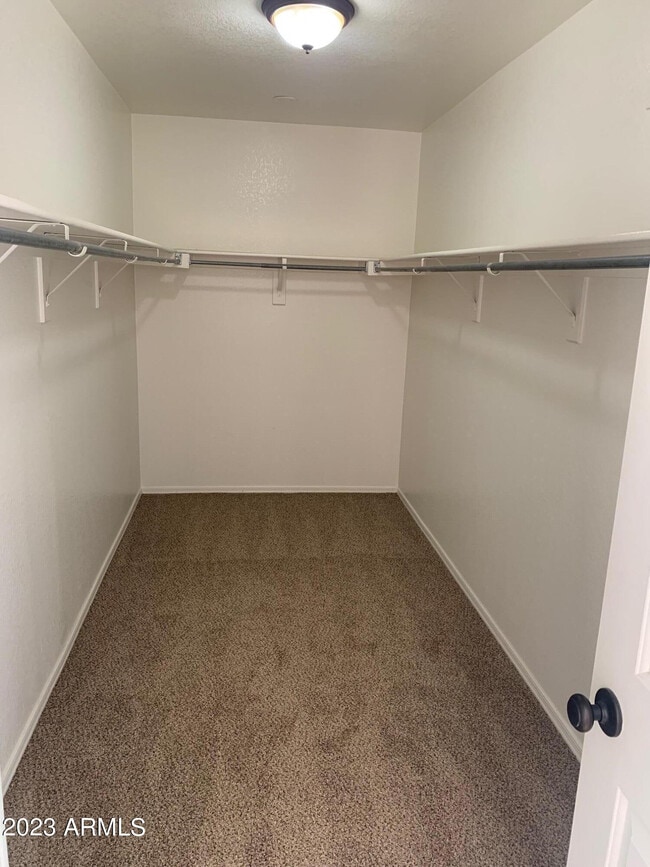 Building Photo - 494 W Cotton Ln