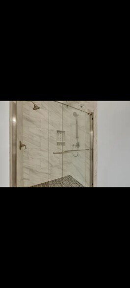 Tiled walk in shower with dual heads - 1443 Cambridge Lakes Dr