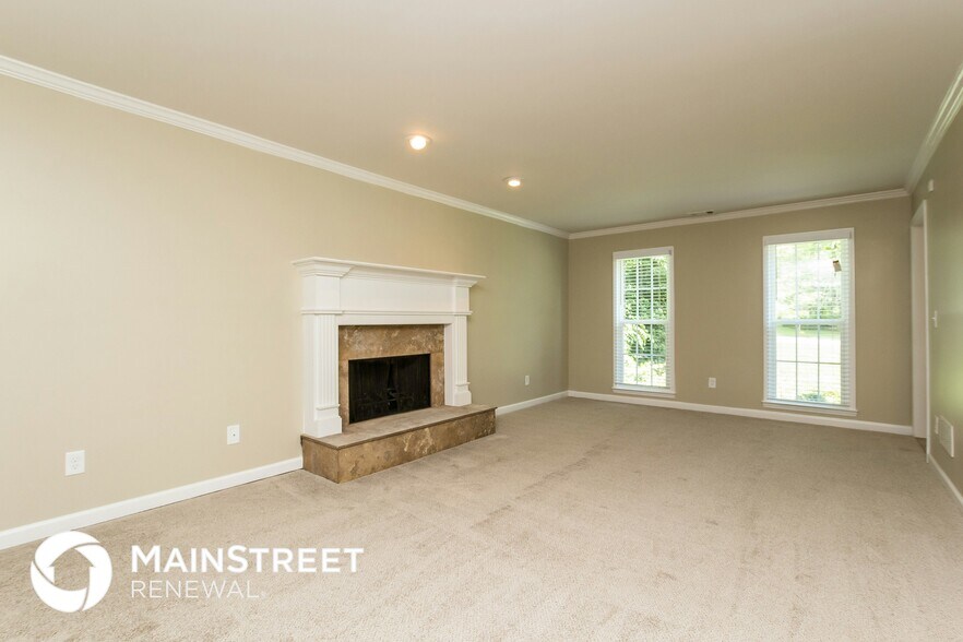 Building Photo - 320 Sumter Dr NE