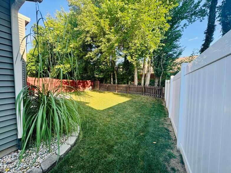 Building Photo - 288 Millside Dr