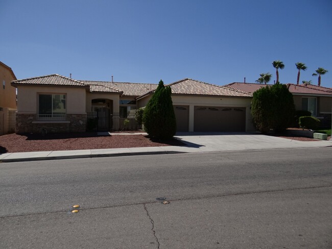 Building Photo - 10119 W Mesa Vista Ave