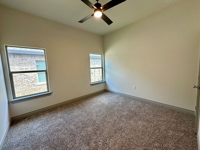 Building Photo - Self Showing - Beautiful 4 Bed 2 Bath - Co...