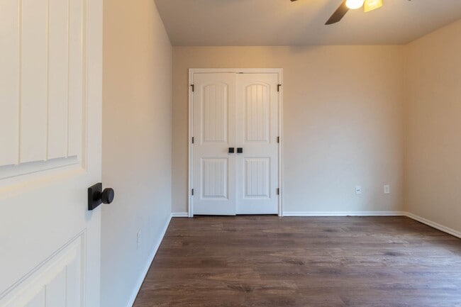 Building Photo - Spacious 2BD/2BTH Home Minutes away from Top Golf Chisholm Creek Shopping Center and Quail Spring...