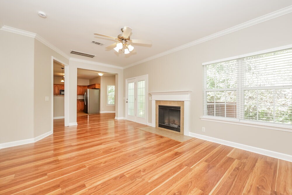 Building Photo - 237 Titans Cir