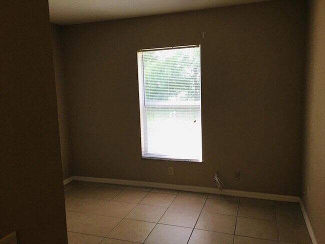 Building Photo - 1952 SW Hickock Terrace