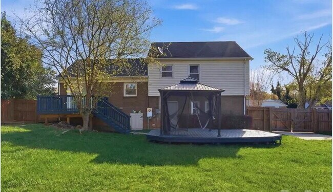 Building Photo - "Discover Comfort and Space in Charlotte: 4-Bed, 3-Bath Gem on Red Carriage Lane!"